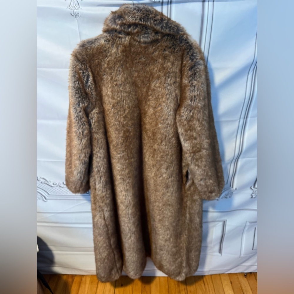 TREND NEW ZARA FAUX FUR COAT LIMIT EDITION
🚨firm price no discount no discount - Picture 9 of 16